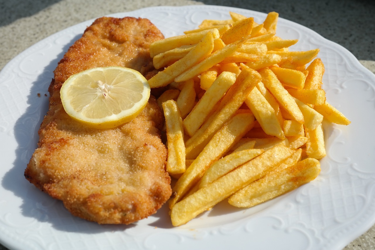 Knusprige Schnitzel Heinsberg - Deutsche Küche im Restaurant Dorfschänke Aphoven