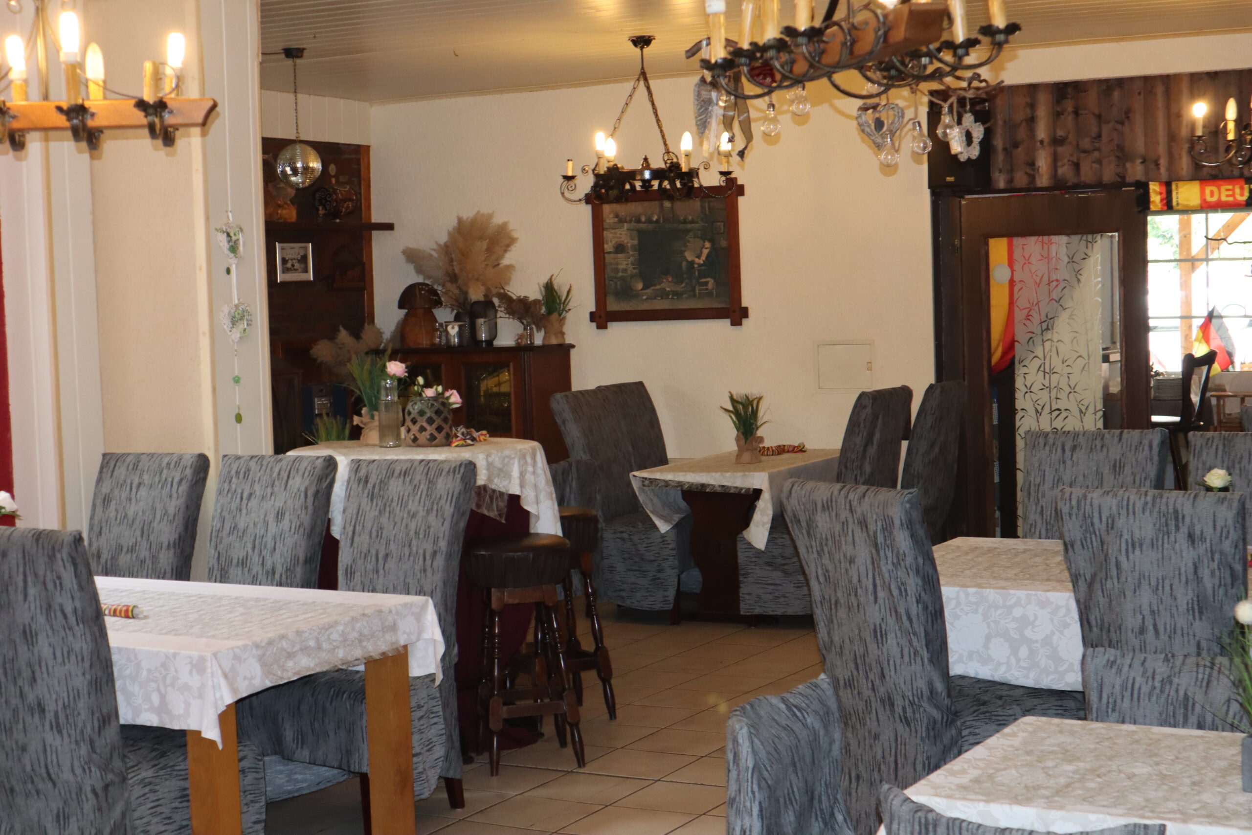 Gemütliche Räumlichkeiten der Gaststätte Dorfschänke Aphoven